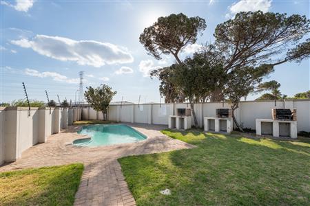False - Apartment For Sale in Van Der Stel, Somerset West, Western Cape - M126537