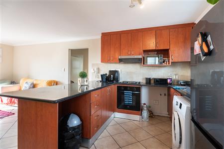 False - Apartment For Sale in Van Der Stel, Somerset West, Western Cape - M126537