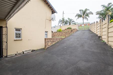 False - House For Sale in Havenside, Chatsworth, KwaZulu Natal - M126554