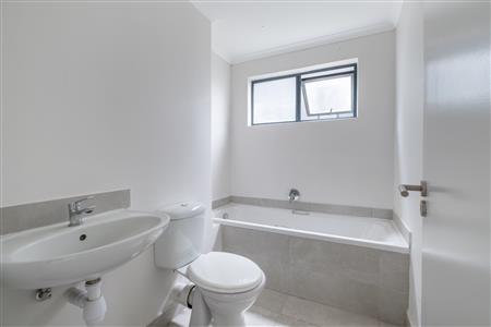 False - Apartment For Sale in Lincoln Meade, Pietermaritzburg, KwaZulu Natal - M126580