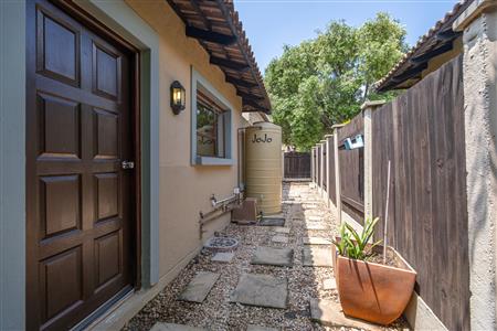 House For Sale in Fourways, Sandton, Gauteng - M126569