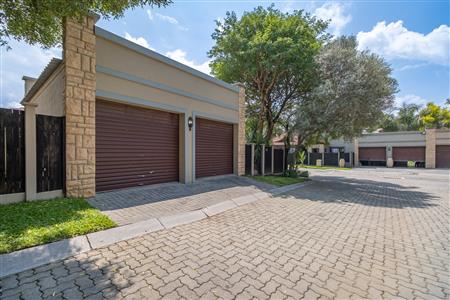 House For Sale in Fourways, Sandton, Gauteng - M126569