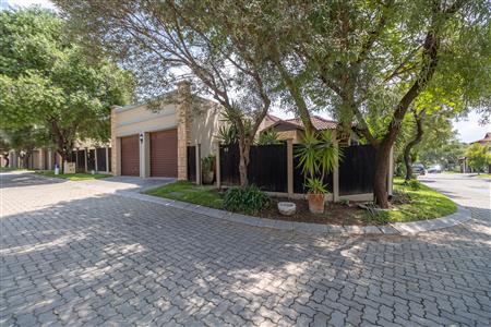 House For Sale in Fourways, Sandton, Gauteng - M126569
