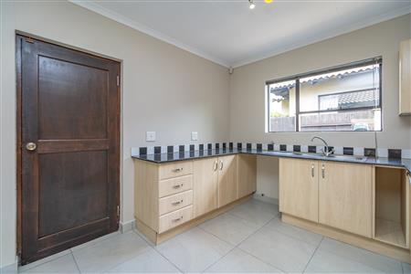 House For Sale in Fourways, Sandton, Gauteng - M126569