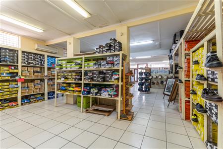 False - Retail For Sale in Wellington North, Wellington, Western Cape - M126590