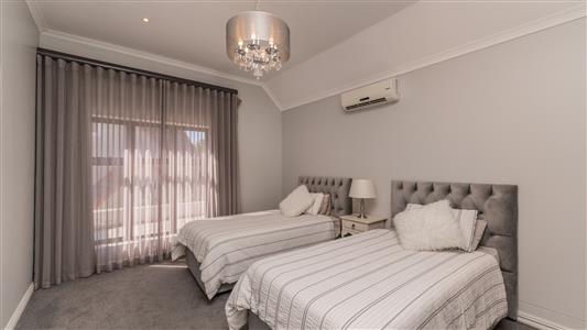 False - House Sold in Boschenmeer Golf & Country Estate, Paarl, Western Cape - M126583