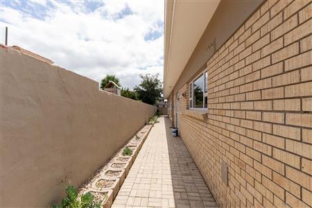 False - House For Sale in Menkenkop, Mossel Bay, Western Cape - M11959