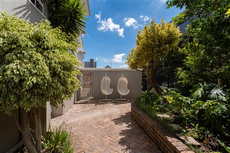 False - Apartment For Sale in Sea Point, Cape Town, Western Cape - M126594