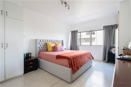False - Apartment For Sale in Sea Point, Cape Town, Western Cape - M126594