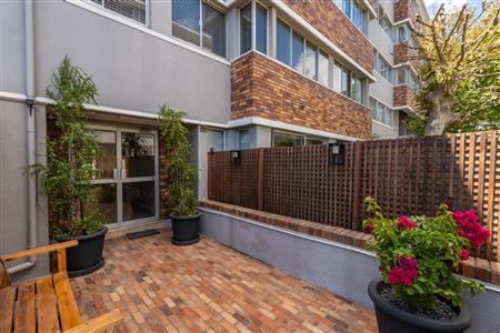 False - Apartment For Sale in Sea Point, Cape Town, Western Cape - M126594