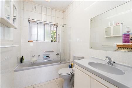 False - Apartment For Sale in Sea Point, Cape Town, Western Cape - M126594