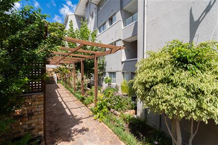 False - Apartment For Sale in Sea Point, Cape Town, Western Cape - M126594