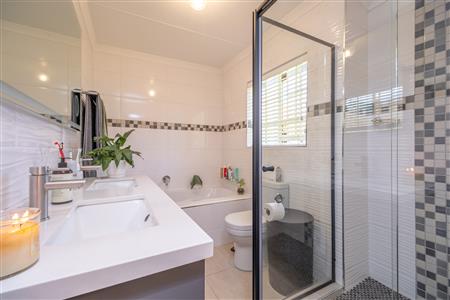 False - House For Sale in Fourways, Sandton, Gauteng - M126625