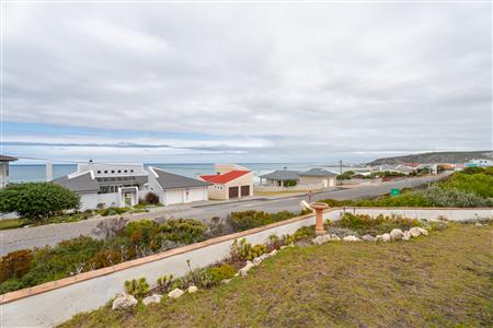 False - House withdrawn in Oceanview Heights, Struisbaai - M126617
