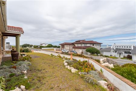 False - House withdrawn in Oceanview Heights, Struisbaai - M126617