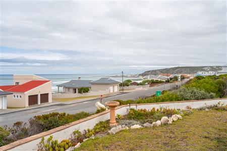 False - House withdrawn in Oceanview Heights, Struisbaai - M126617