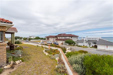 False - House withdrawn in Oceanview Heights, Struisbaai - M126617