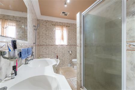 False - House withdrawn in Oceanview Heights, Struisbaai - M126617