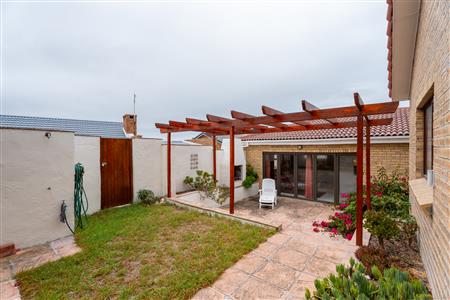 False - House withdrawn in Oceanview Heights, Struisbaai - M126617