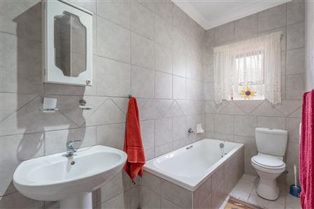 False - House withdrawn in Oceanview Heights, Struisbaai - M126617
