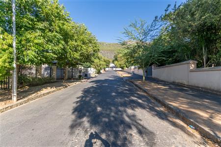 False - Apartment Sold in Hoog En Droog, Paarl, Western Cape - M126622