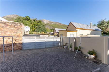 False - Apartment Sold in Hoog En Droog, Paarl, Western Cape - M126622