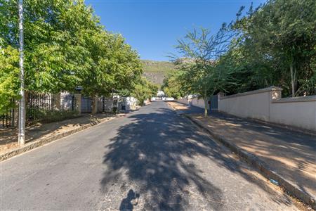 False - Apartment Sold in Hoog En Droog, Paarl, Western Cape - M126622