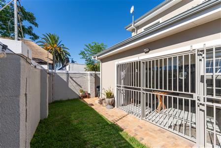 False - Townhouse For Sale in Brackenfell South, Brackenfell, Western Cape - M126637