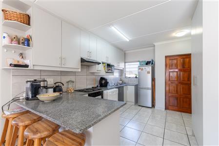 False - Townhouse For Sale in Brackenfell South, Brackenfell, Western Cape - M126637
