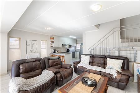False - Townhouse For Sale in Brackenfell South, Brackenfell, Western Cape - M126637
