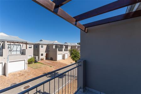 False - Townhouse For Sale in Brackenfell South, Brackenfell, Western Cape - M126637