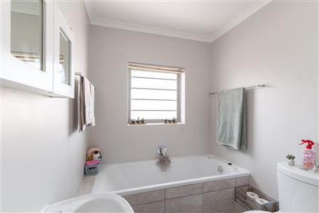 False - Townhouse For Sale in Brackenfell South, Brackenfell, Western Cape - M126637