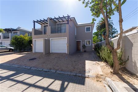 False - Townhouse For Sale in Brackenfell South, Brackenfell, Western Cape - M126637