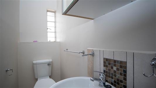 False - Apartment For Sale in Waterval East, Rustenburg, North West - M126642
