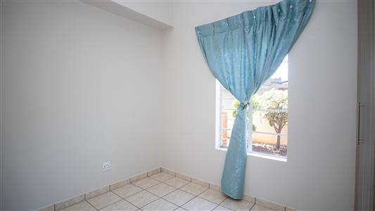 False - Apartment For Sale in Waterval East, Rustenburg, North West - M126642