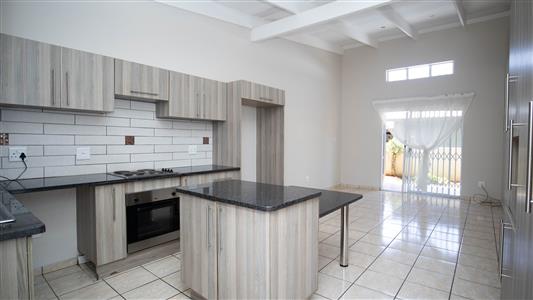 False - Apartment For Sale in Waterval East, Rustenburg, North West - M126642