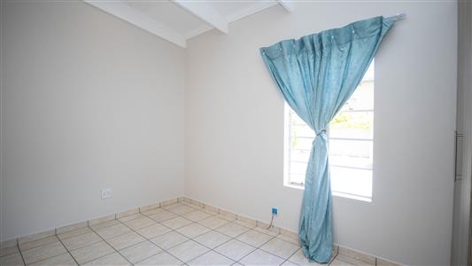 False - Apartment For Sale in Waterval East, Rustenburg, North West - M126642