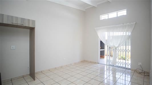 False - Apartment For Sale in Waterval East, Rustenburg, North West - M126642