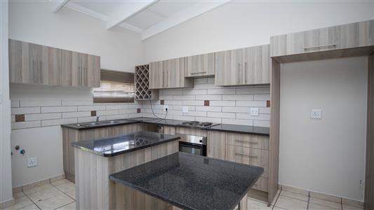 False - Apartment For Sale in Waterval East, Rustenburg, North West - M126642