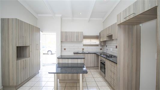 False - Apartment For Sale in Waterval East, Rustenburg, North West - M126642