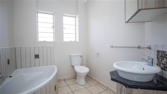 False - Apartment For Sale in Waterval East, Rustenburg, North West - M126642