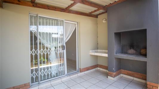 False - Apartment For Sale in Waterval East, Rustenburg, North West - M126642