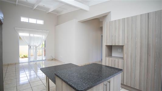 False - Apartment For Sale in Waterval East, Rustenburg, North West - M126642
