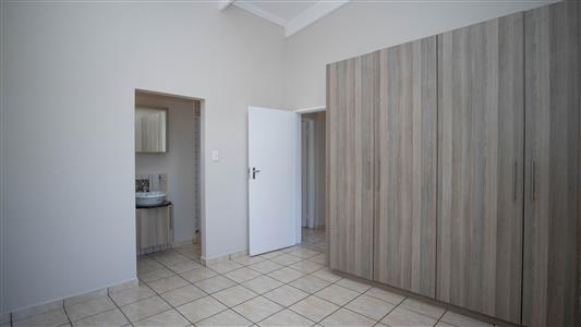 False - Apartment For Sale in Waterval East, Rustenburg, North West - M126642