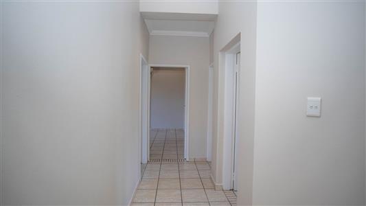 False - Apartment For Sale in Waterval East, Rustenburg, North West - M126642