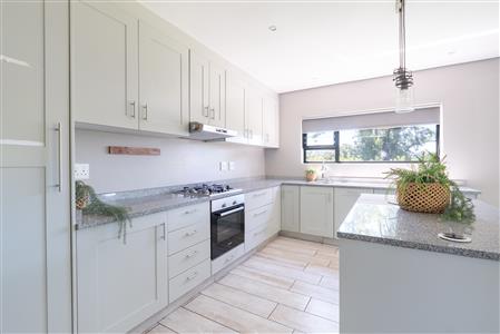 False - Townhouse For Sale in Leonard, Hilton, KwaZulu Natal - M126629