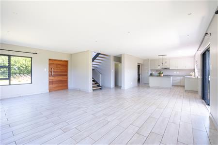False - Townhouse For Sale in Leonard, Hilton, KwaZulu Natal - M126629