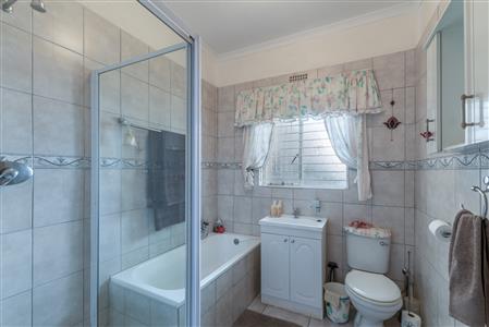 False - House For Sale in Vrykyk, Paarl, Western Cape - M126630