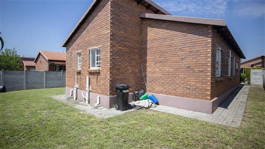 False - House For Sale in Waterval East, Rustenburg, North West - M126641