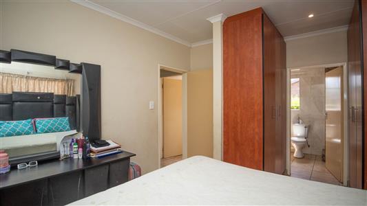 False - House For Sale in Waterval East, Rustenburg, North West - M126641